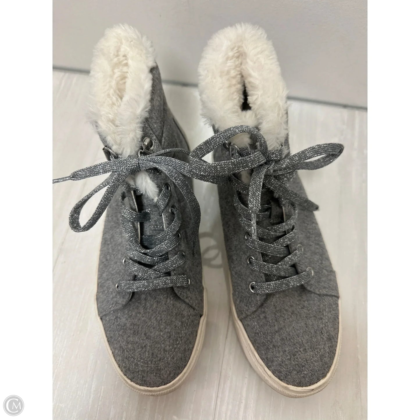 Shoes Sneakers By Old Navy In Grey, Size: 7