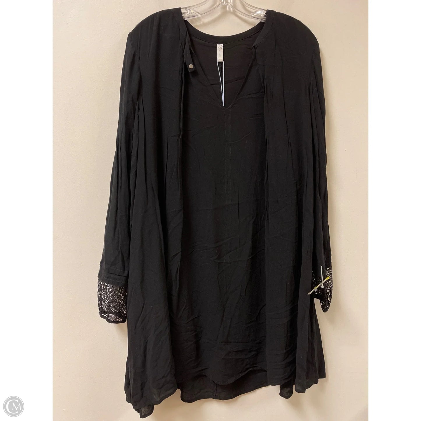 Tunic Long Sleeve By Clothes Mentor In Black, Size: M