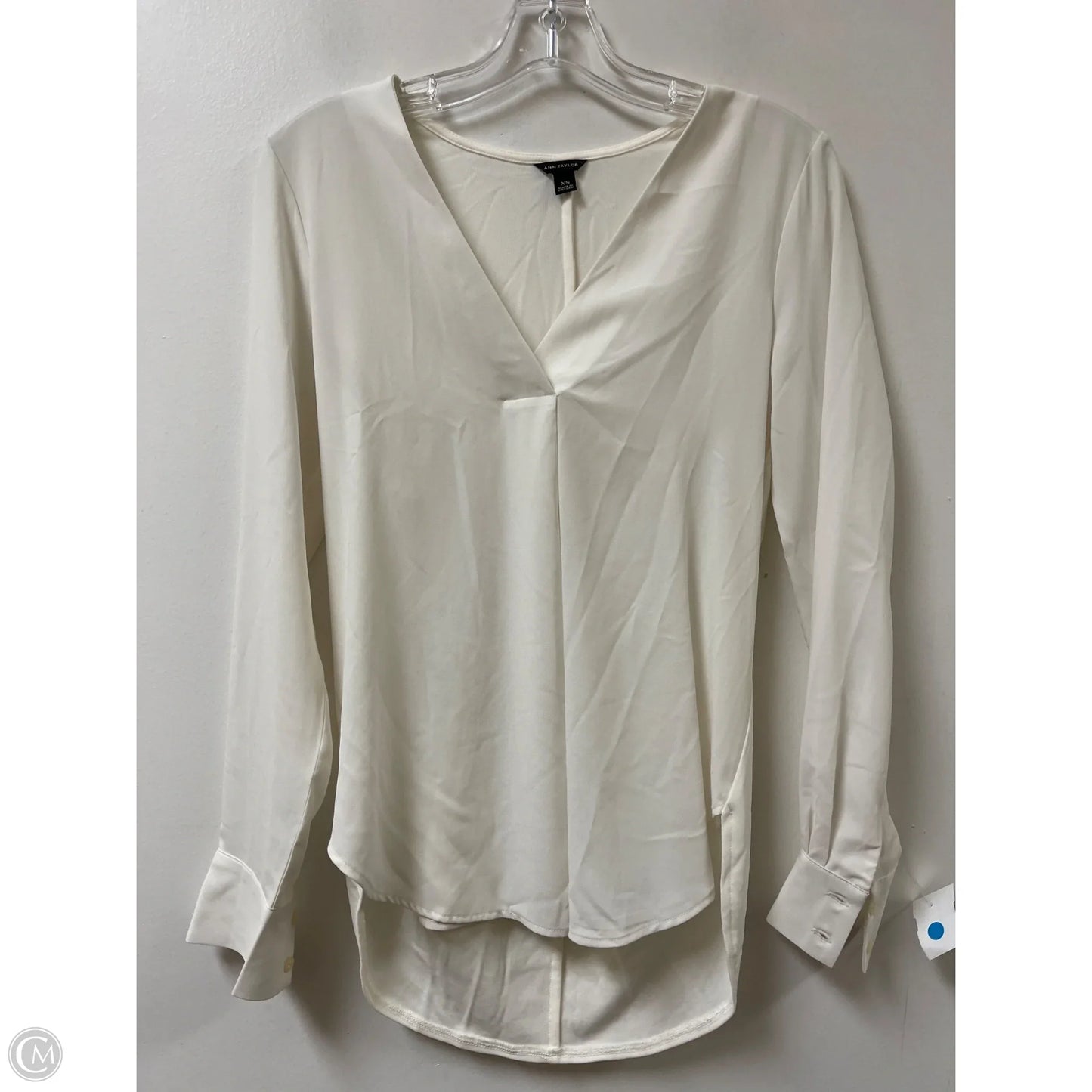 Top Long Sleeve By Ann Taylor In Cream, Size: Xs
