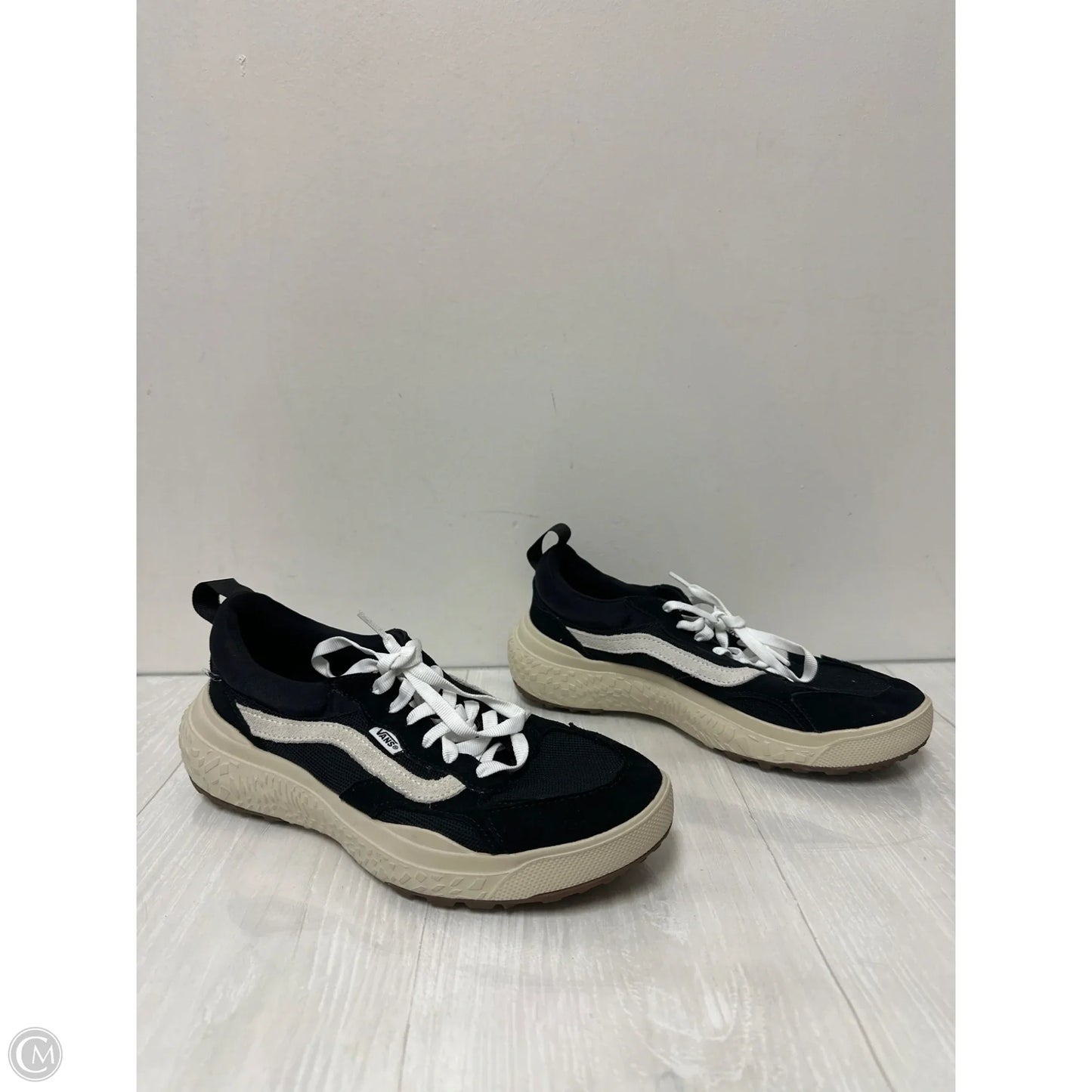 Shoes Sneakers By Vans In Black, Size: 10.5