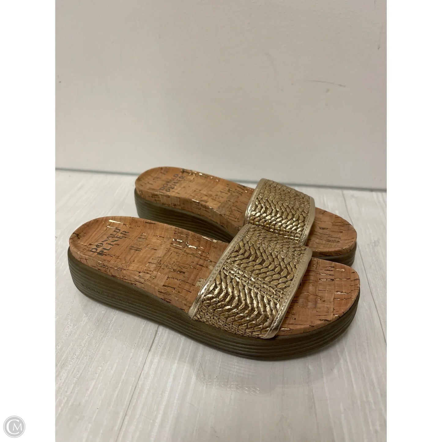 Sandals Flats By Donald Pliner In Gold, Size: 6