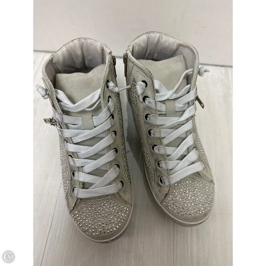 Shoes Flats By Naughty Monkey In Silver, Size: 7.5