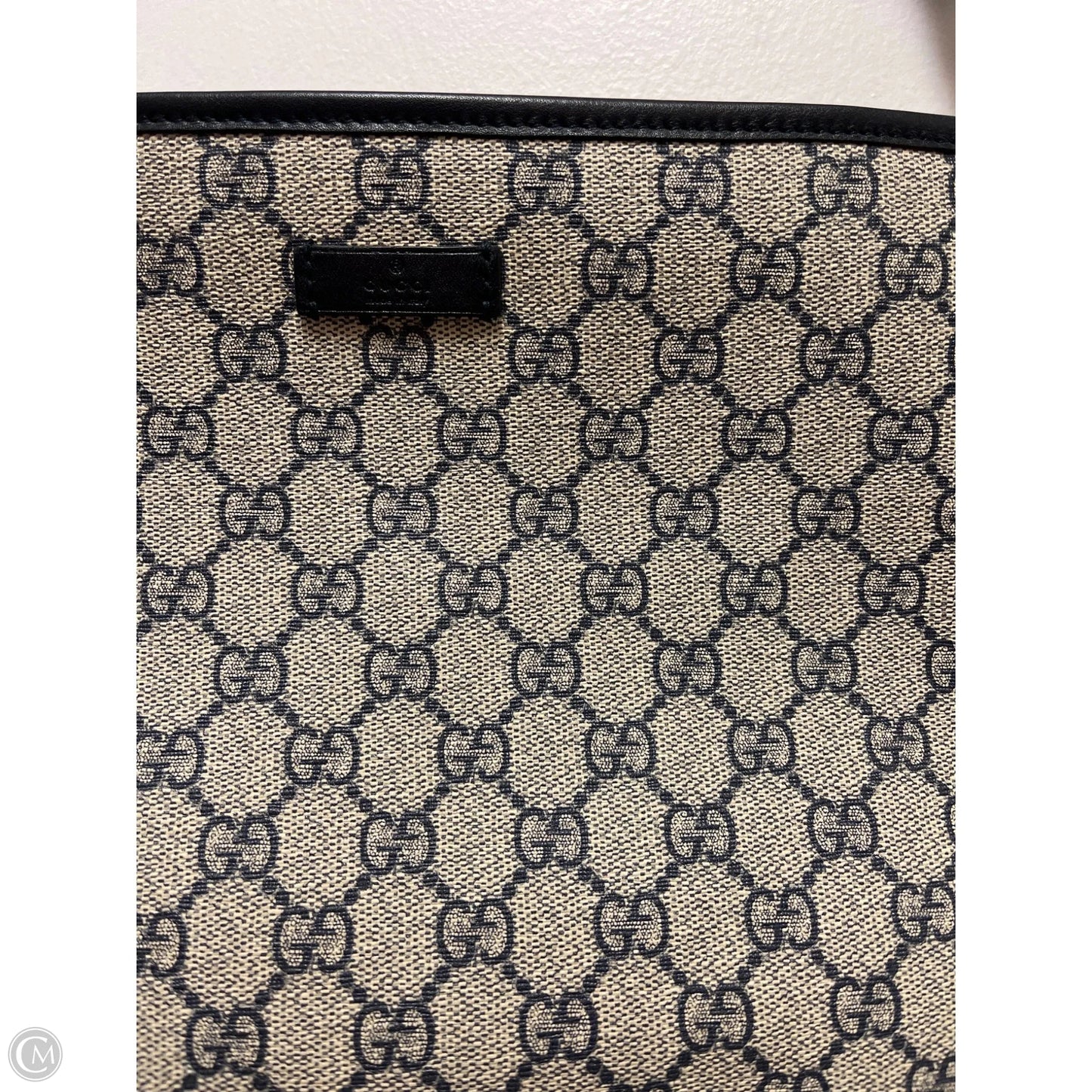 Crossbody Luxury Designer By Gucci, Size: Medium