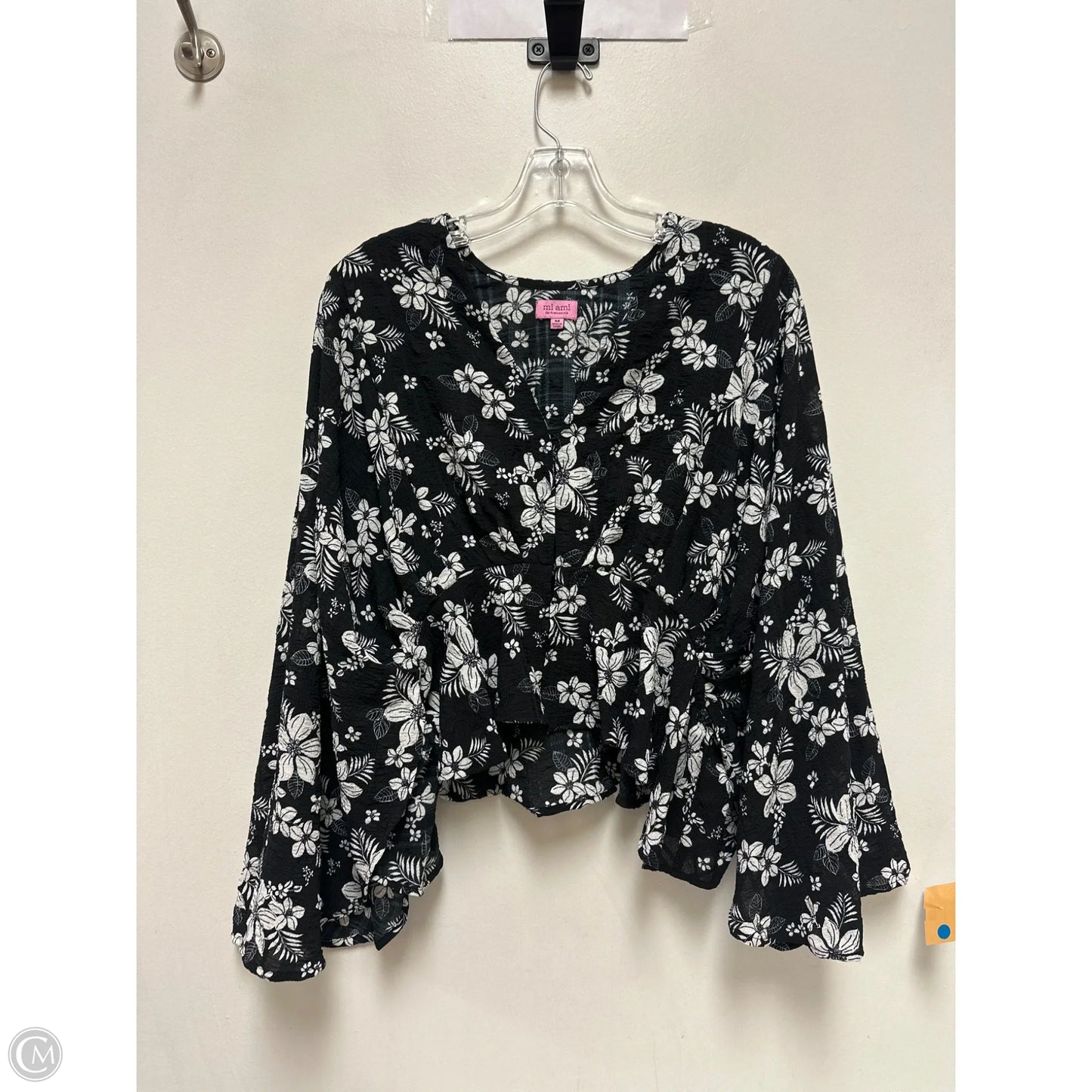 Top Long Sleeve By Mi Ami In Black & White, Size: M