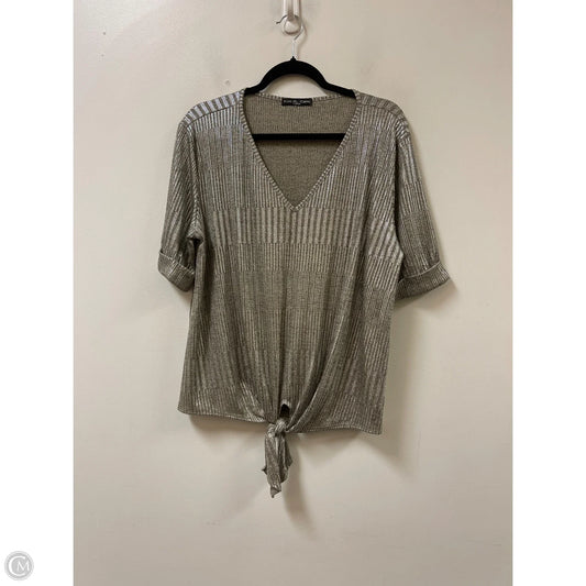 Top Short Sleeve By Kim & Cami In Gold, Size: Xl