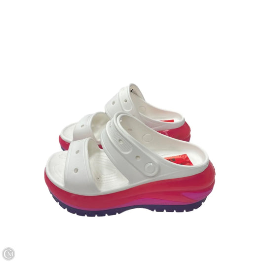 Sandals Flats By Crocs In Multi-colored, Size: 8