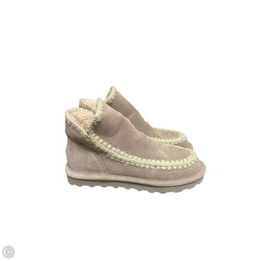 Boots Ankle Flats By Bearpaw In Brown, Size: 7