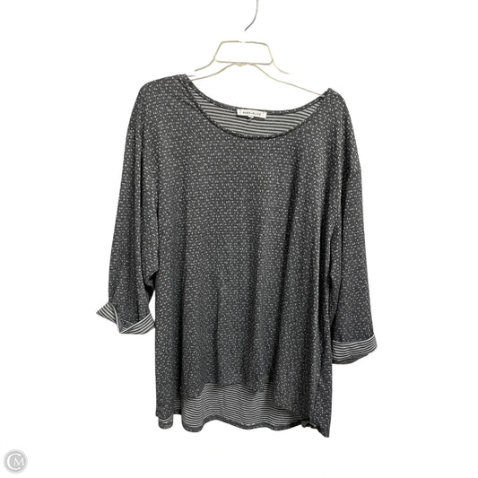 Top Short Sleeve By Rose And Olive In Grey, Size: 3x