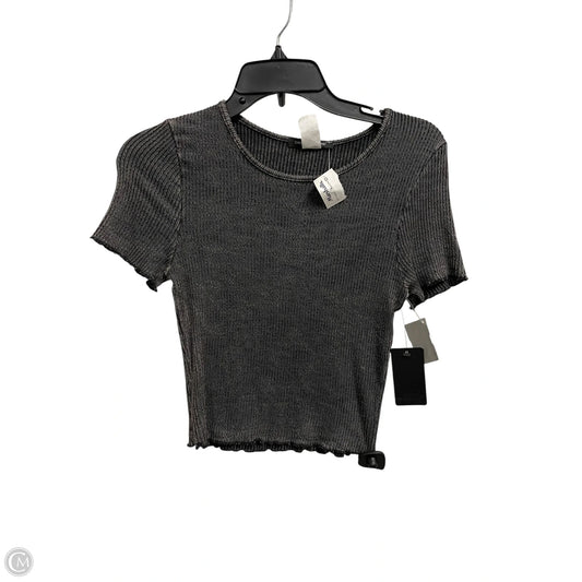 Top Short Sleeve By Caution To The Wind In Grey, Size: L