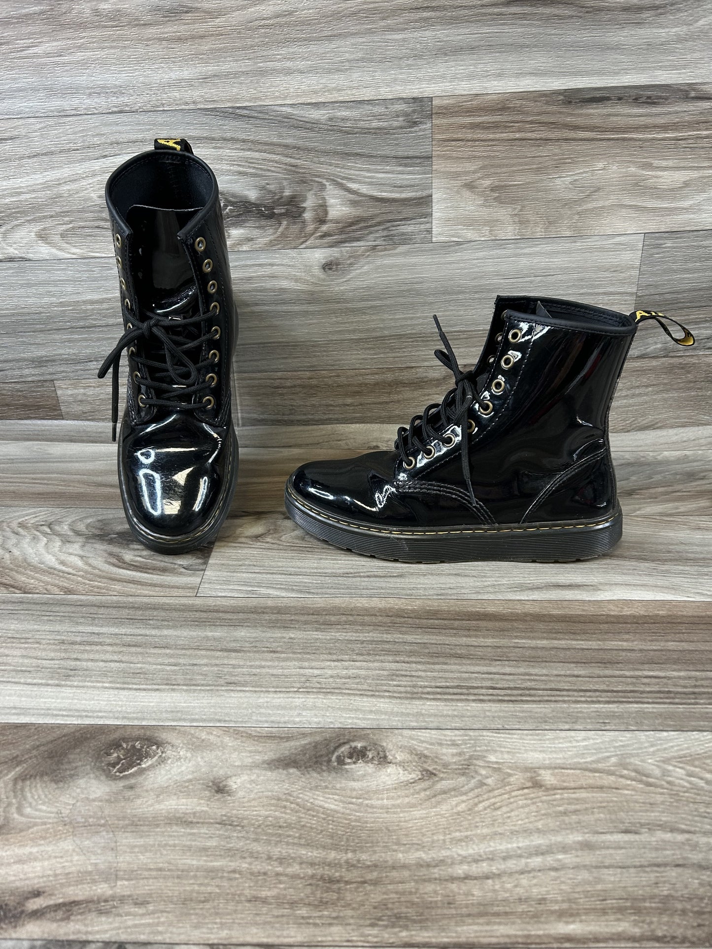 Boots Ankle Flats By Dr Martens  Size: 8