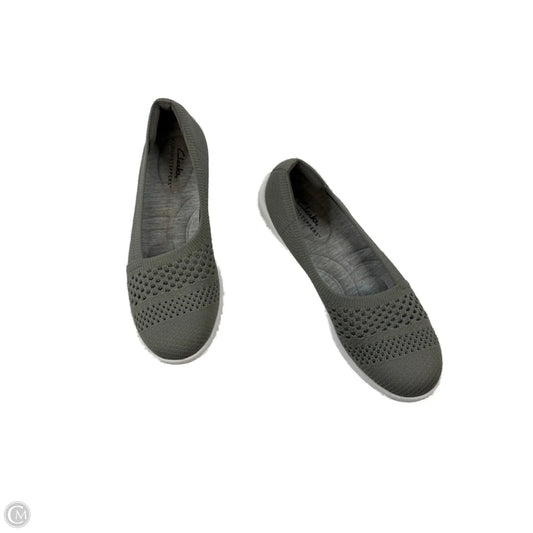 Shoes Flats By Clarks In Green & White, Size: 6.5