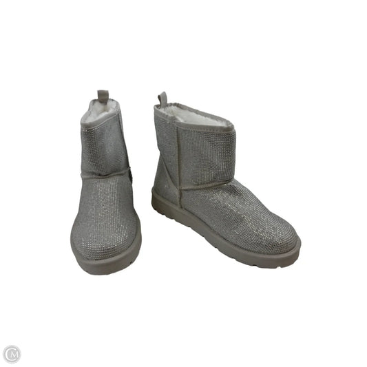 Boots Ankle Flats By Clothes Mentor In Silver, Size: 9