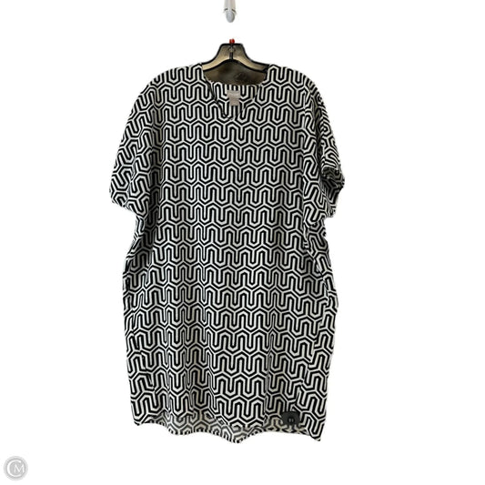Dress Casual Short By Chicos In Black & White, Size: M