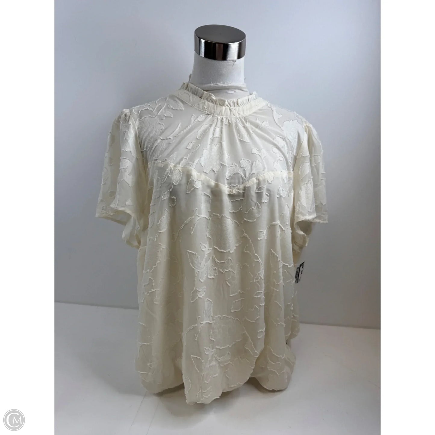 Top Short Sleeve By Torrid In Ivory, Size: 1x
