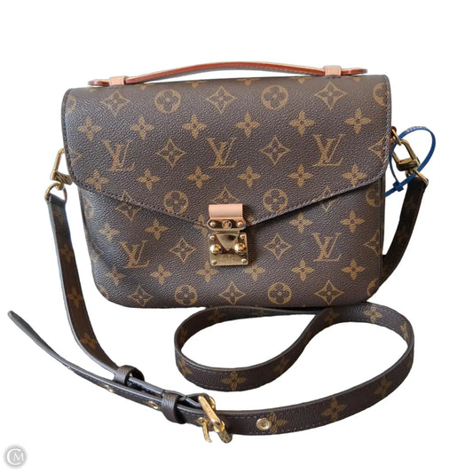 Crossbody Luxury Designer By Louis Vuitton, Size: Medium