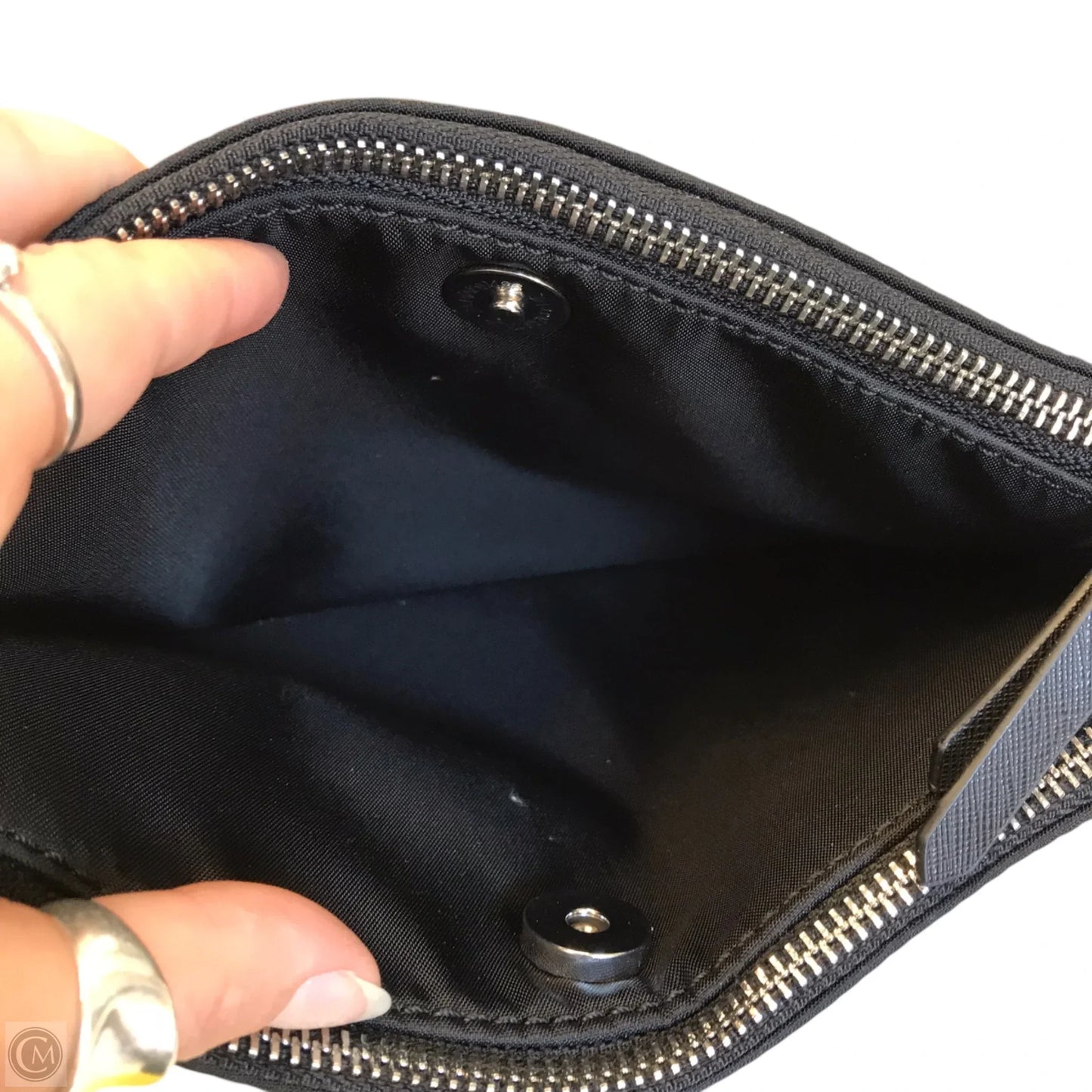 Crossbody By Guess, Size: Medium