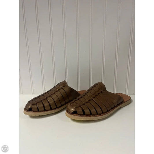 Sandals Flats By Bearpaw In Bronze, Size: 7