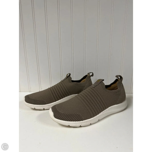 Shoes Sneakers By Clothes Mentor In Taupe, Size: 7.5