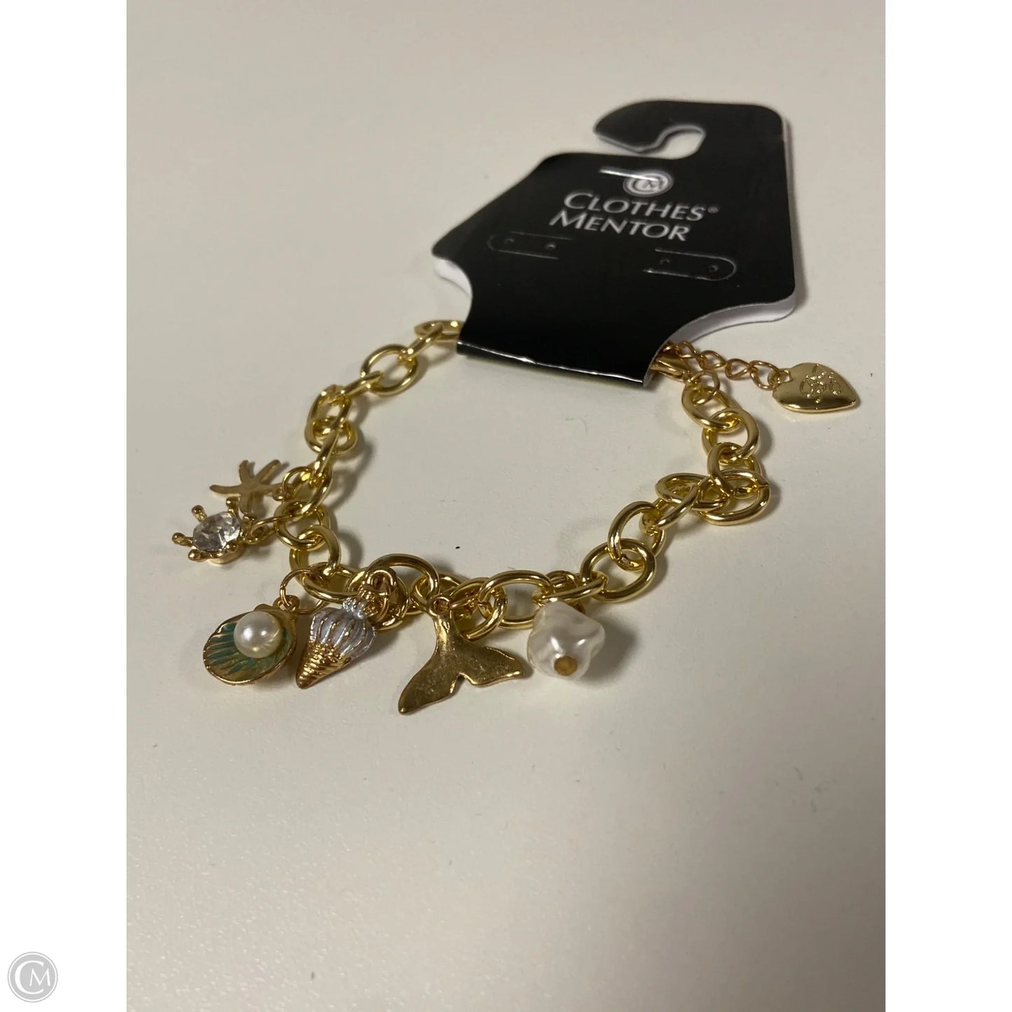 Bracelet Charm By Betsey Johnson, Size: 1