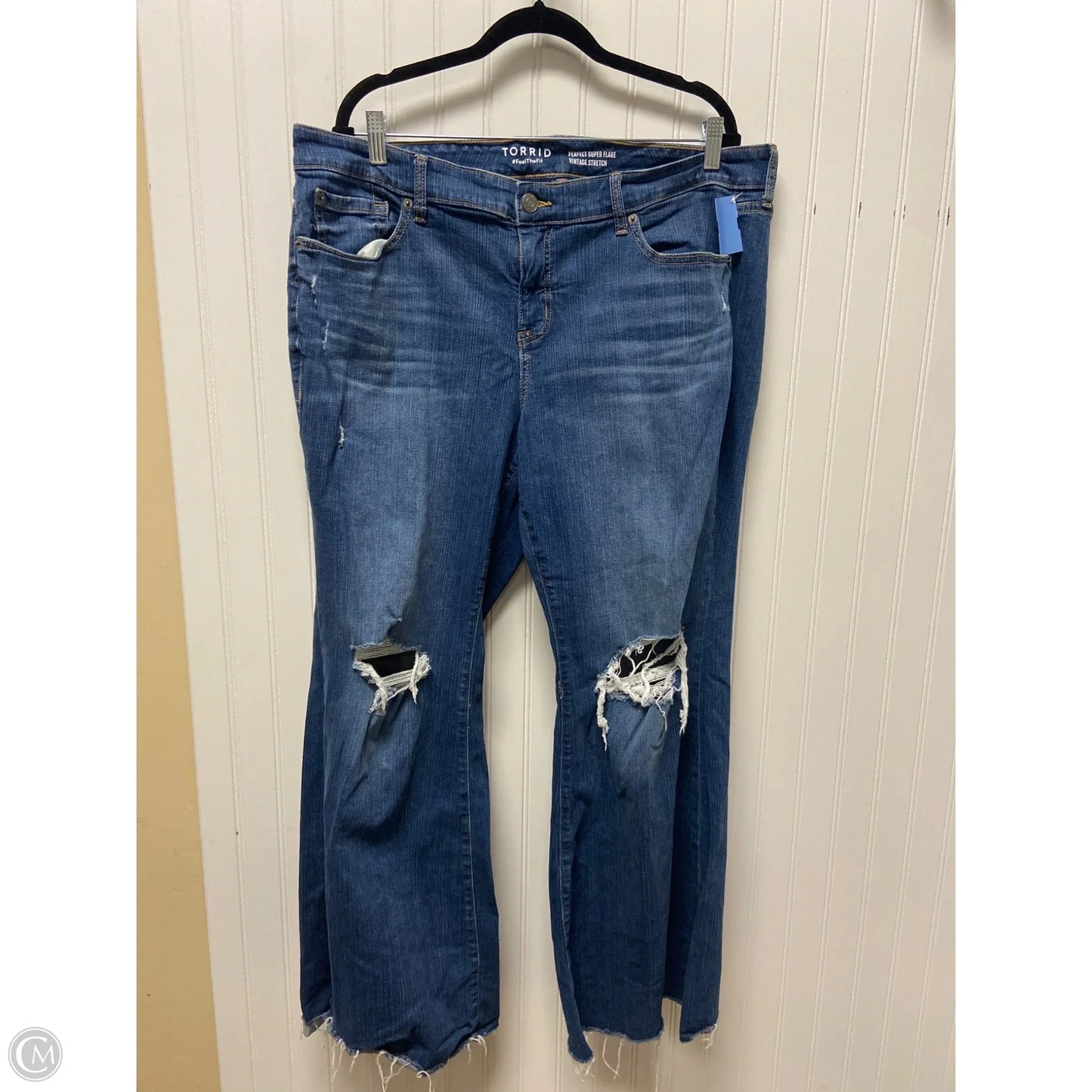 Jeans Flared By Torrid In Blue Denim, Size: 18