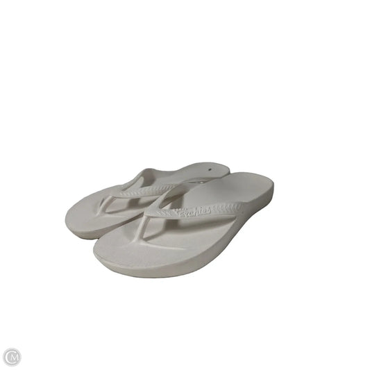 Sandals Flip Flops By Clothes Mentor In White, Size: 9