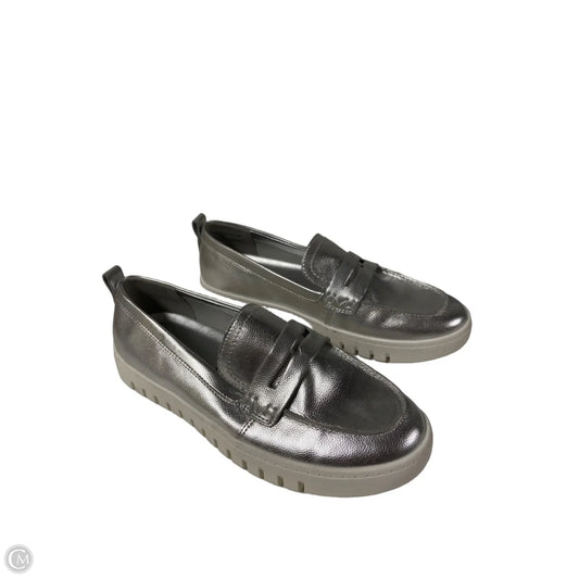Shoes Flats By Anne Klein In Silver, Size: 8.5