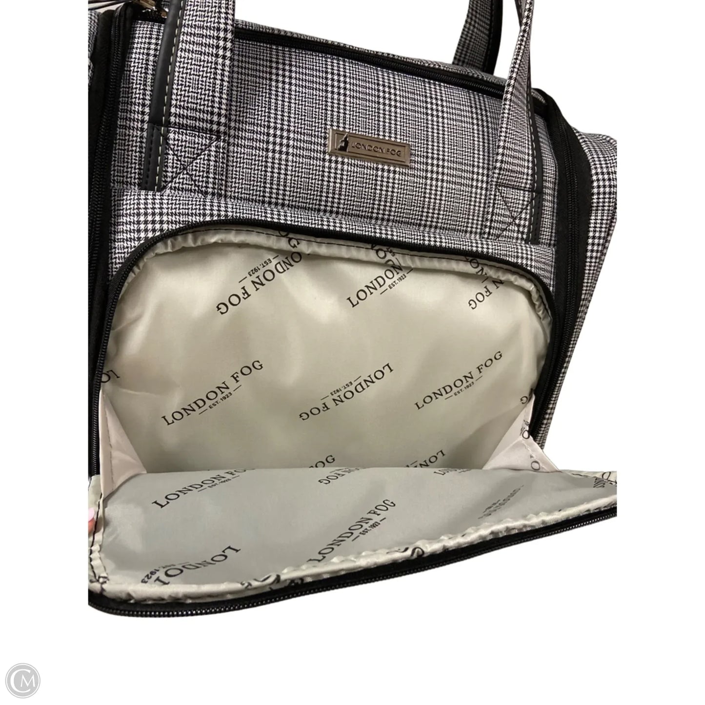 Luggage By London Fog, Size: Medium