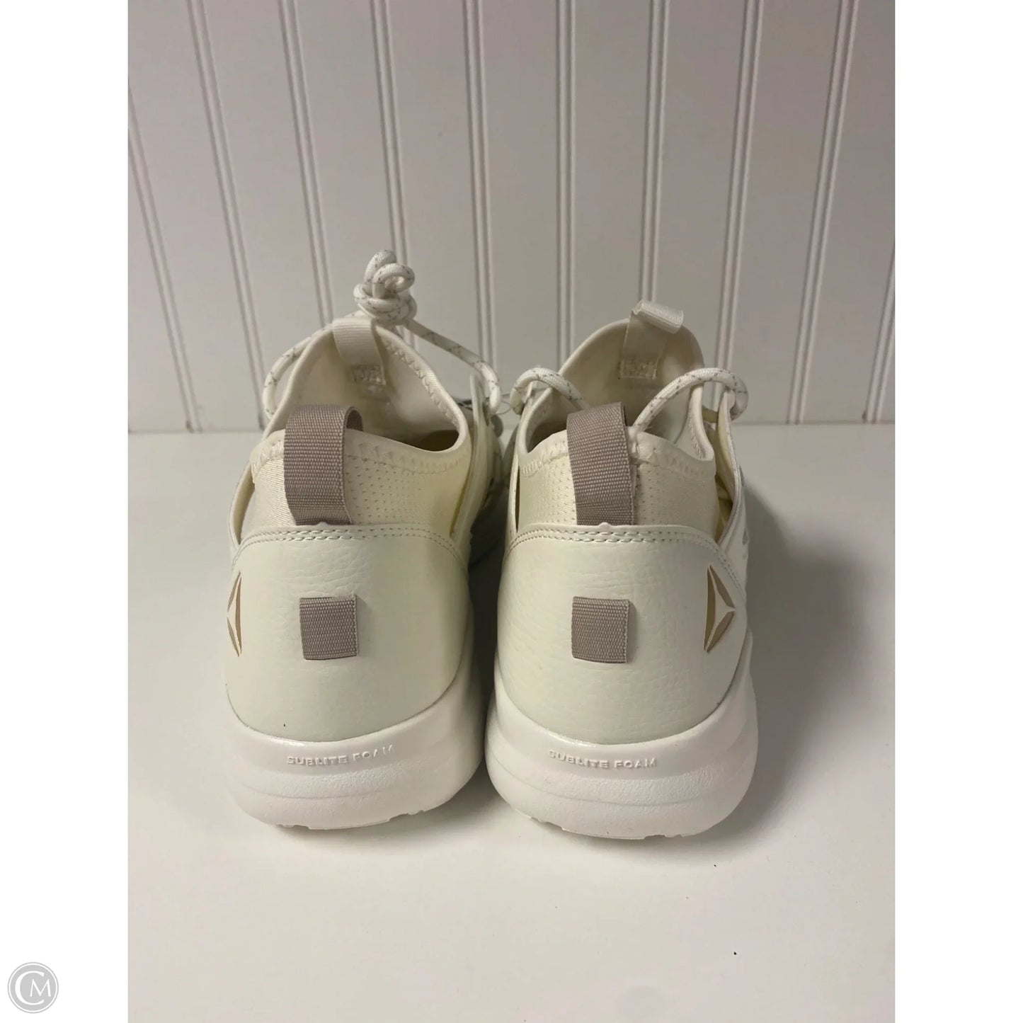 Shoes Athletic By Reebok In Cream, Size: 11