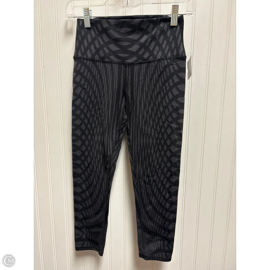 Athletic Leggings By Alo In Black & Grey, Size: S