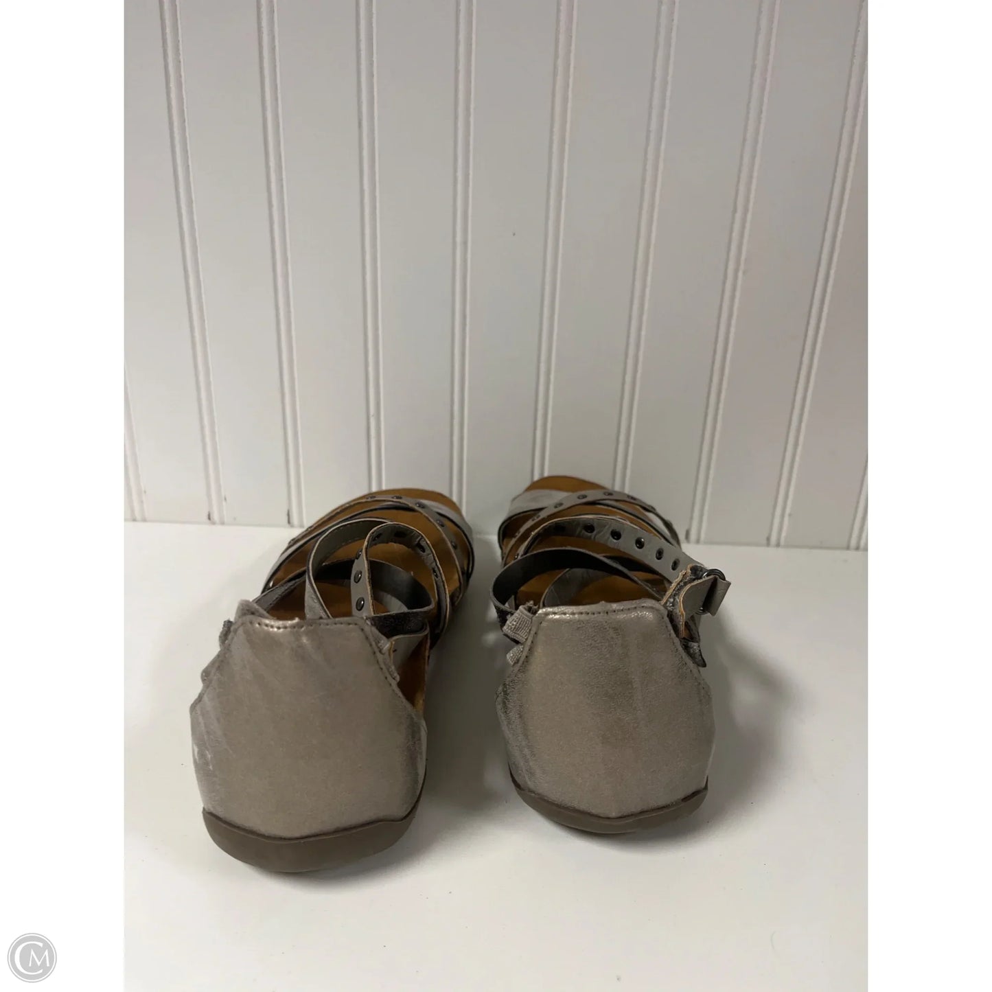 Sandals Flats By Bearpaw In Grey, Size: 9