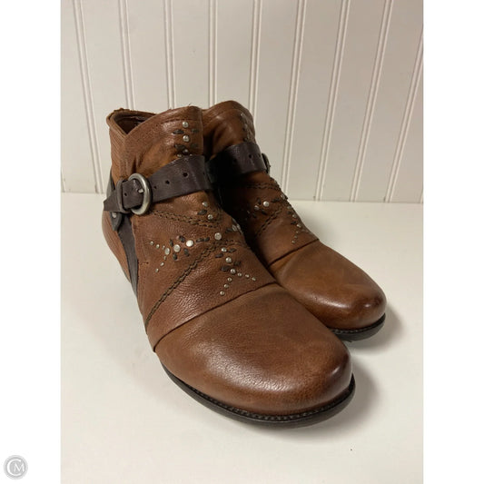 Boots Ankle Heels By Miz Mooz In Brown, Size: 5.5