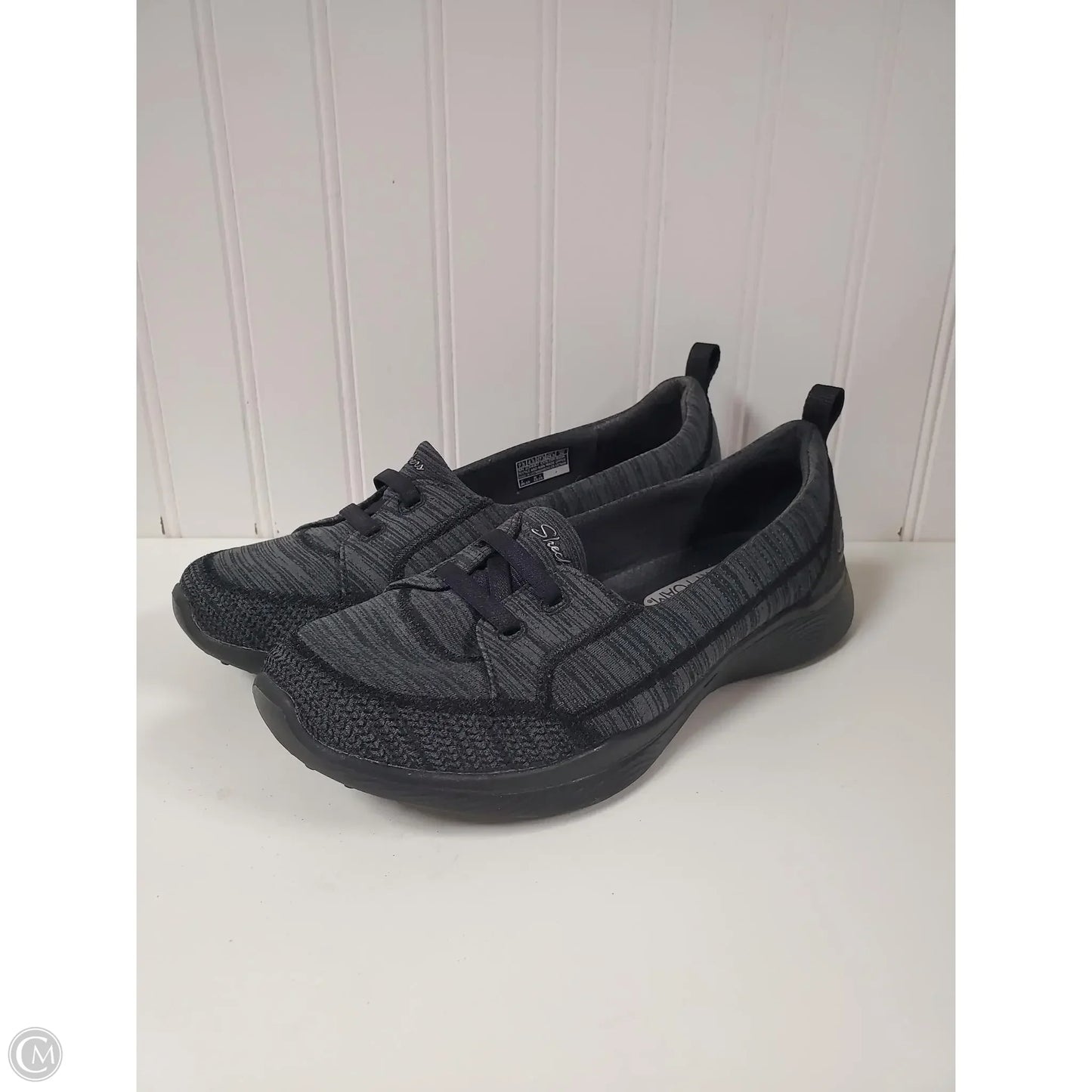 Shoes Flats By Skechers In Black & Grey, Size: 7.5