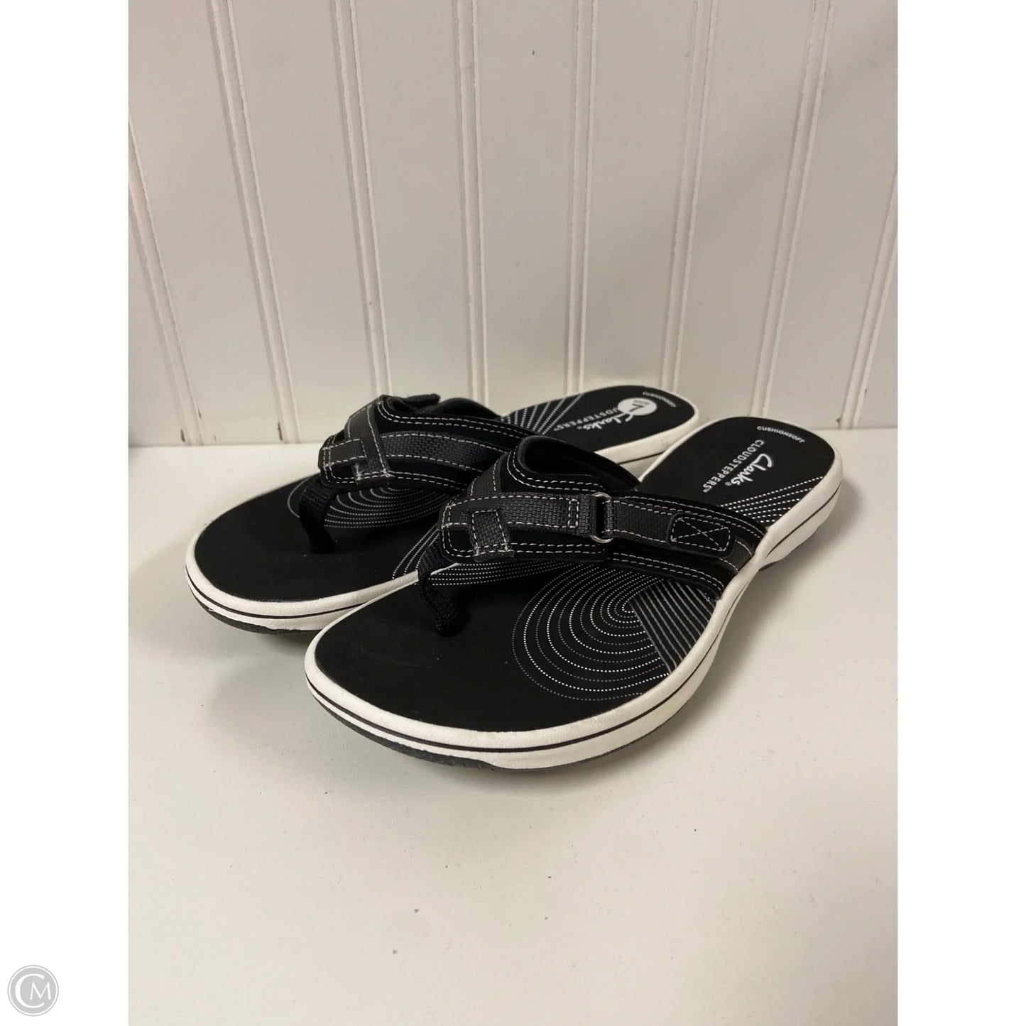 Sandals Flip Flops By Clarks In Black & White, Size: 7