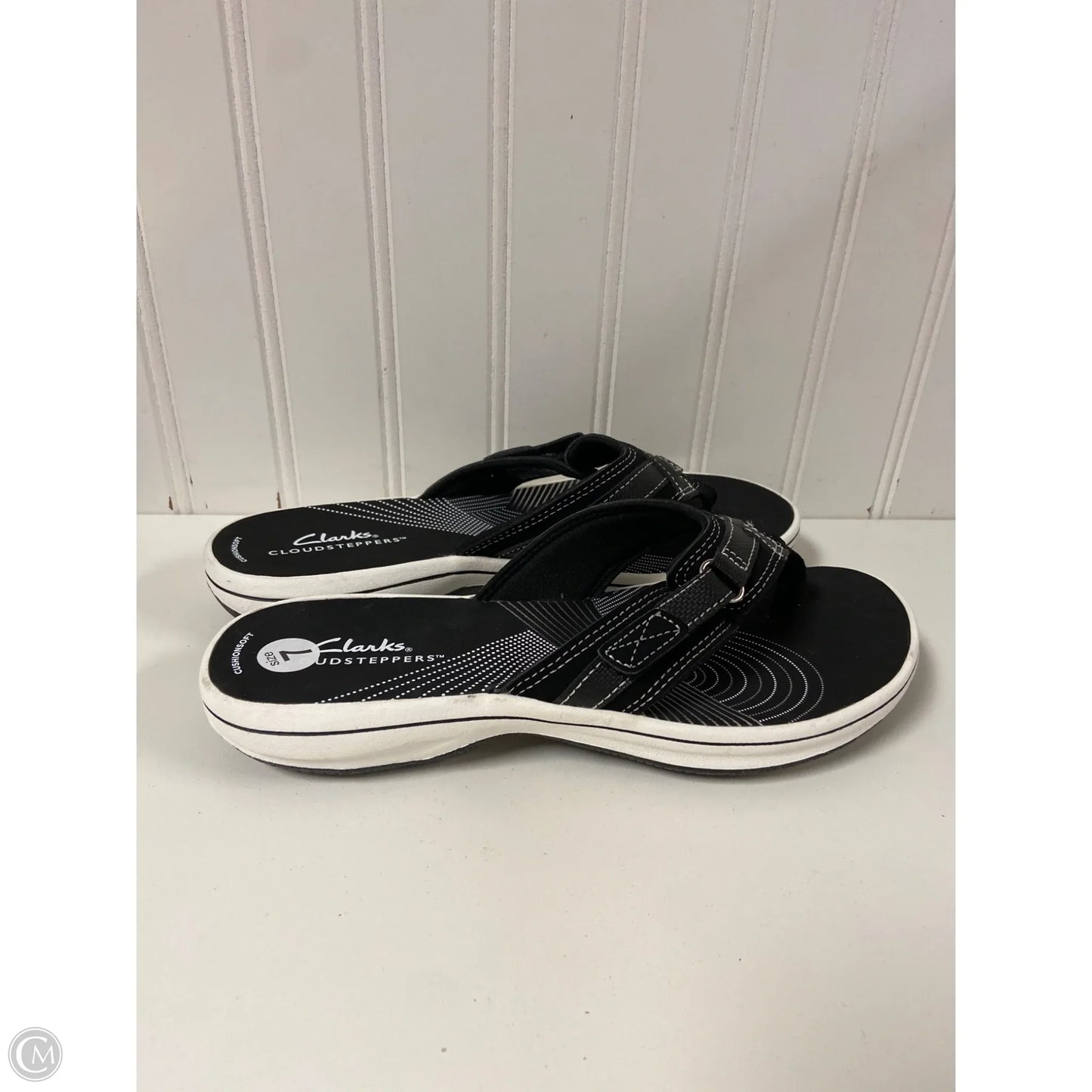 Sandals Flip Flops By Clarks In Black & White, Size: 7