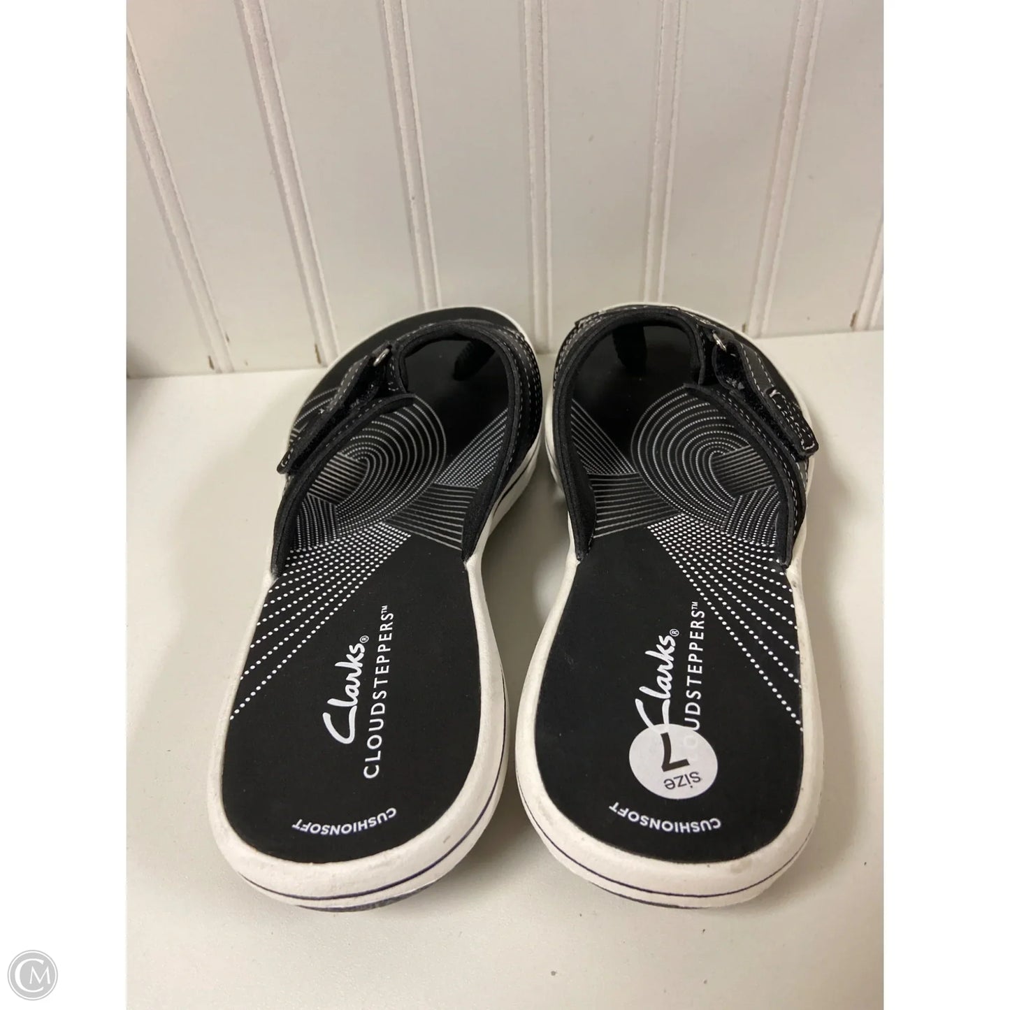 Sandals Flip Flops By Clarks In Black & White, Size: 7