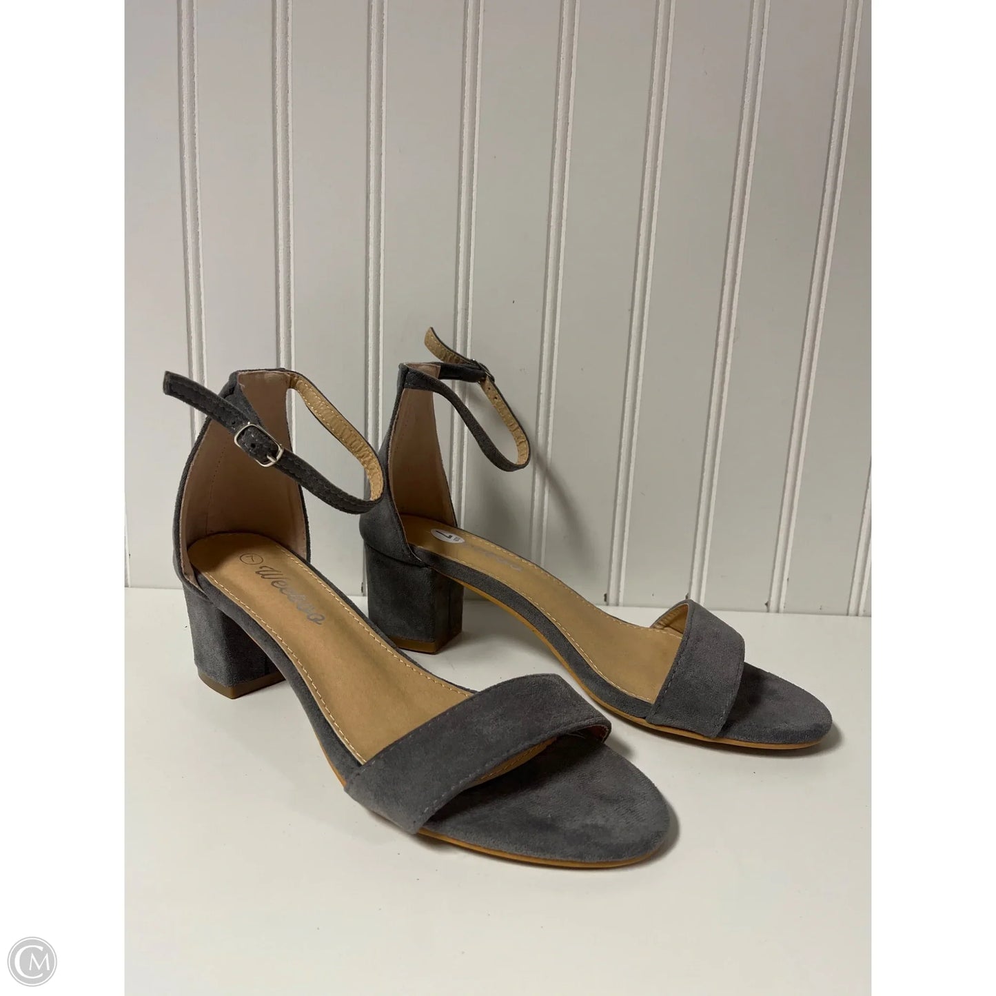 Sandals Heels Block By Clothes Mentor In Grey, Size: 7