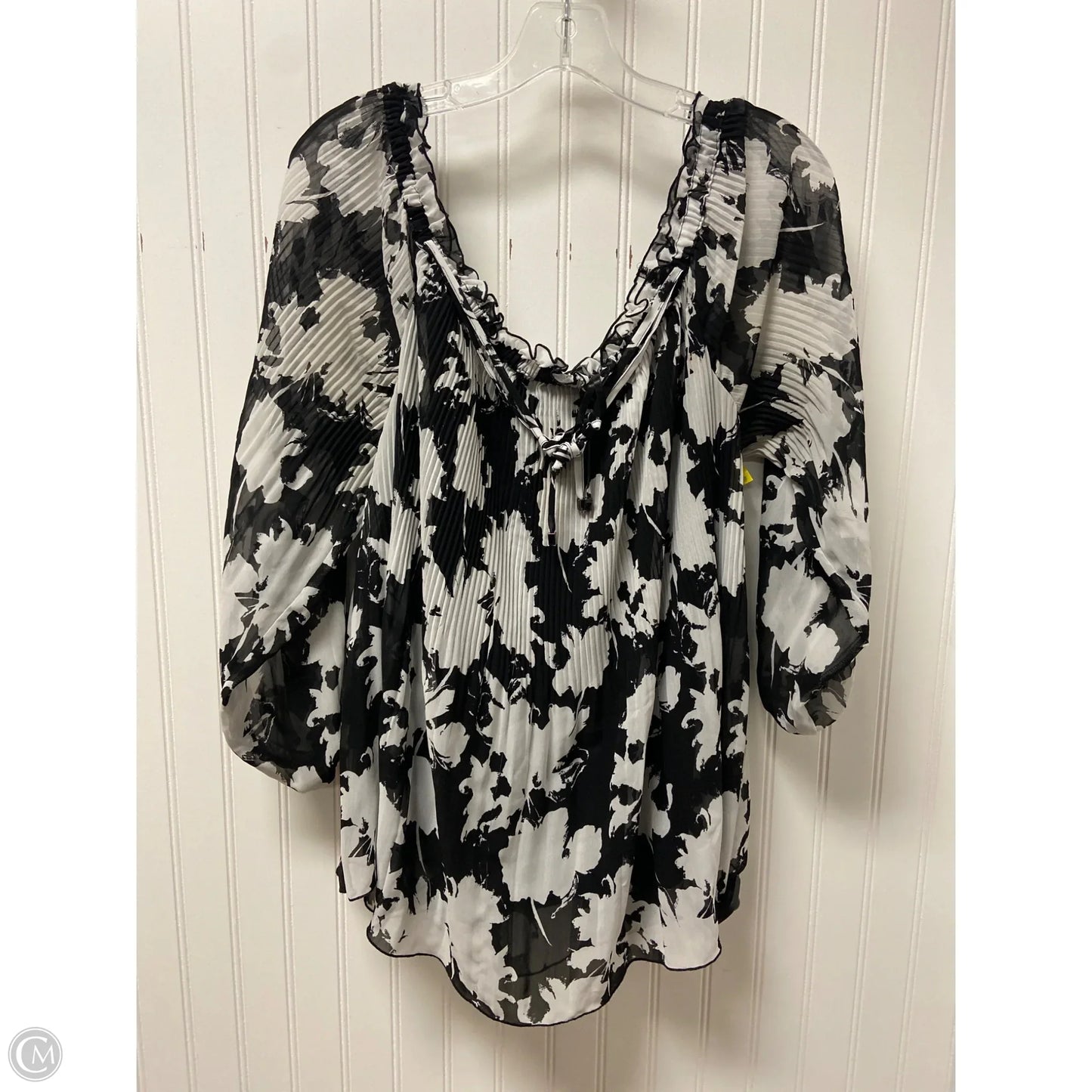 Top Long Sleeve By Lane Bryant In Black & White, Size: L