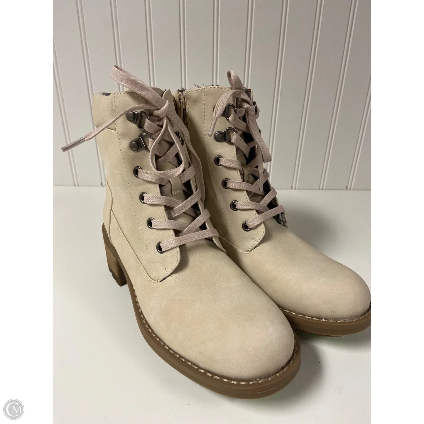 Boots Hiking By Crown Vintage In Beige, Size: 7.5