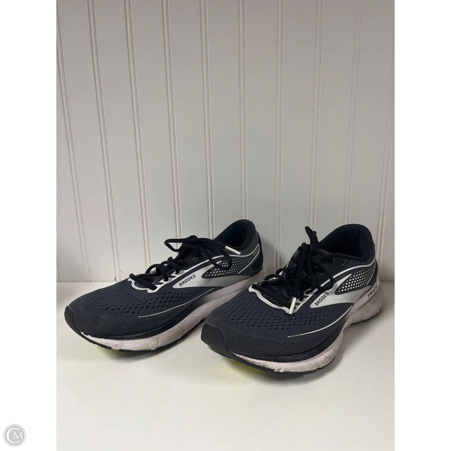 Shoes Athletic By Brooks In Grey, Size: 9