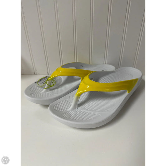 Sandals Flip Flops By Oofos In White & Yellow, Size: 10