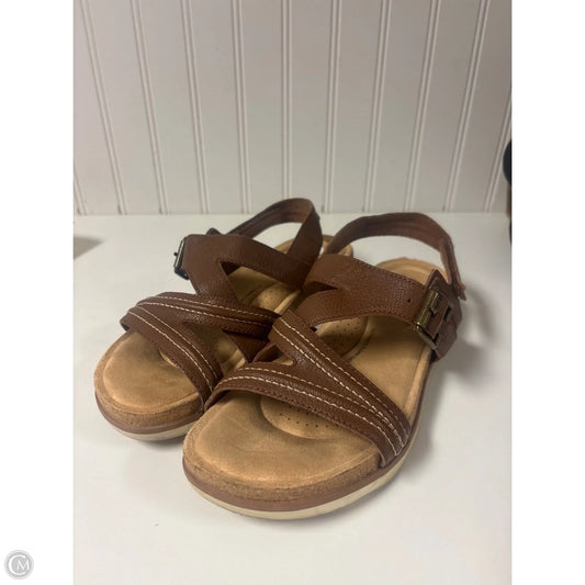 Shoes Flats By Clarks In Brown, Size: 8