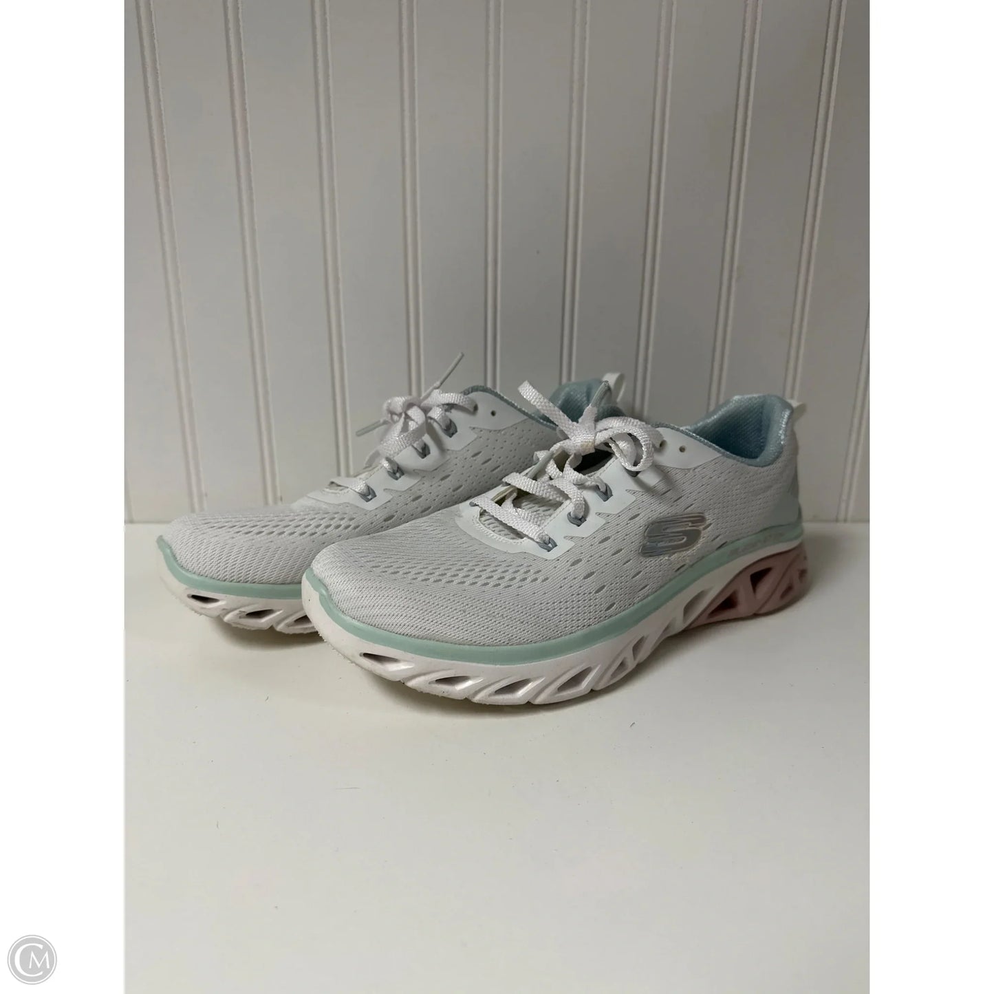 Shoes Sneakers By Skechers In White, Size: 9.5