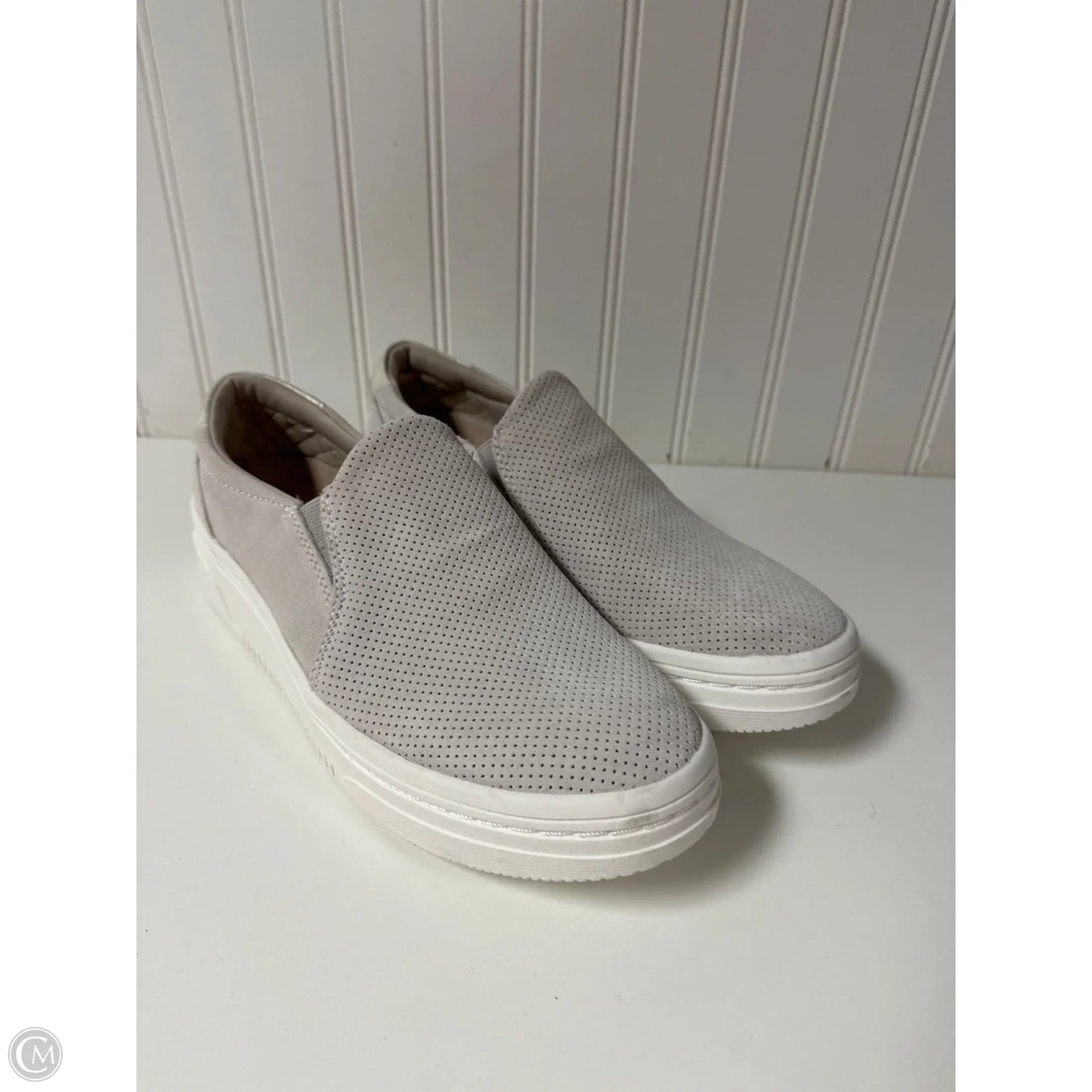 Shoes Sneakers By Clothes Mentor In Grey, Size: 9.5