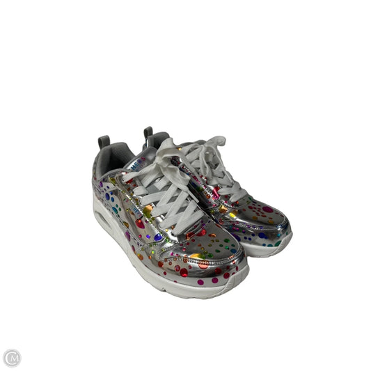 Shoes Sneakers By Skechers In Silver, Size: 9