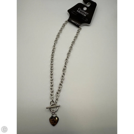 Necklace Charm By Clothes Mentor, Size: 1