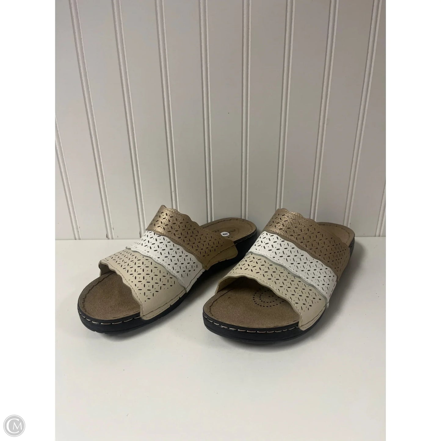 Sandals Flats By Clothes Mentor In Gold, Size: 8