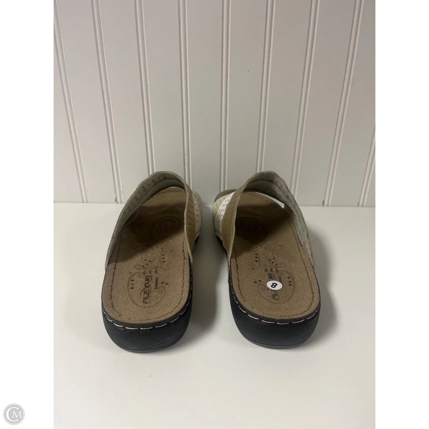 Sandals Flats By Clothes Mentor In Gold, Size: 8