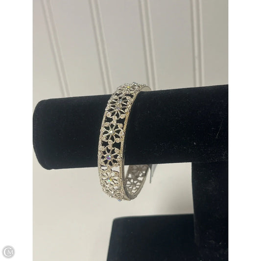 Bracelet Bangle By Clothes Mentor, Size: 1