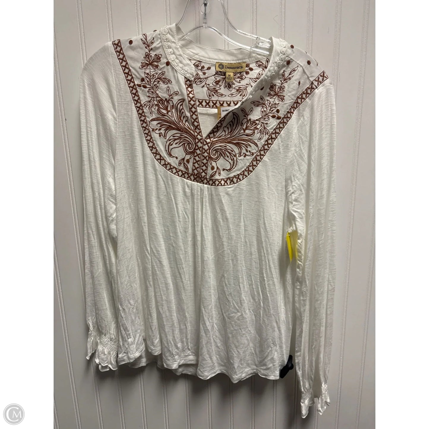 Top Long Sleeve By Democracy In White, Size: M