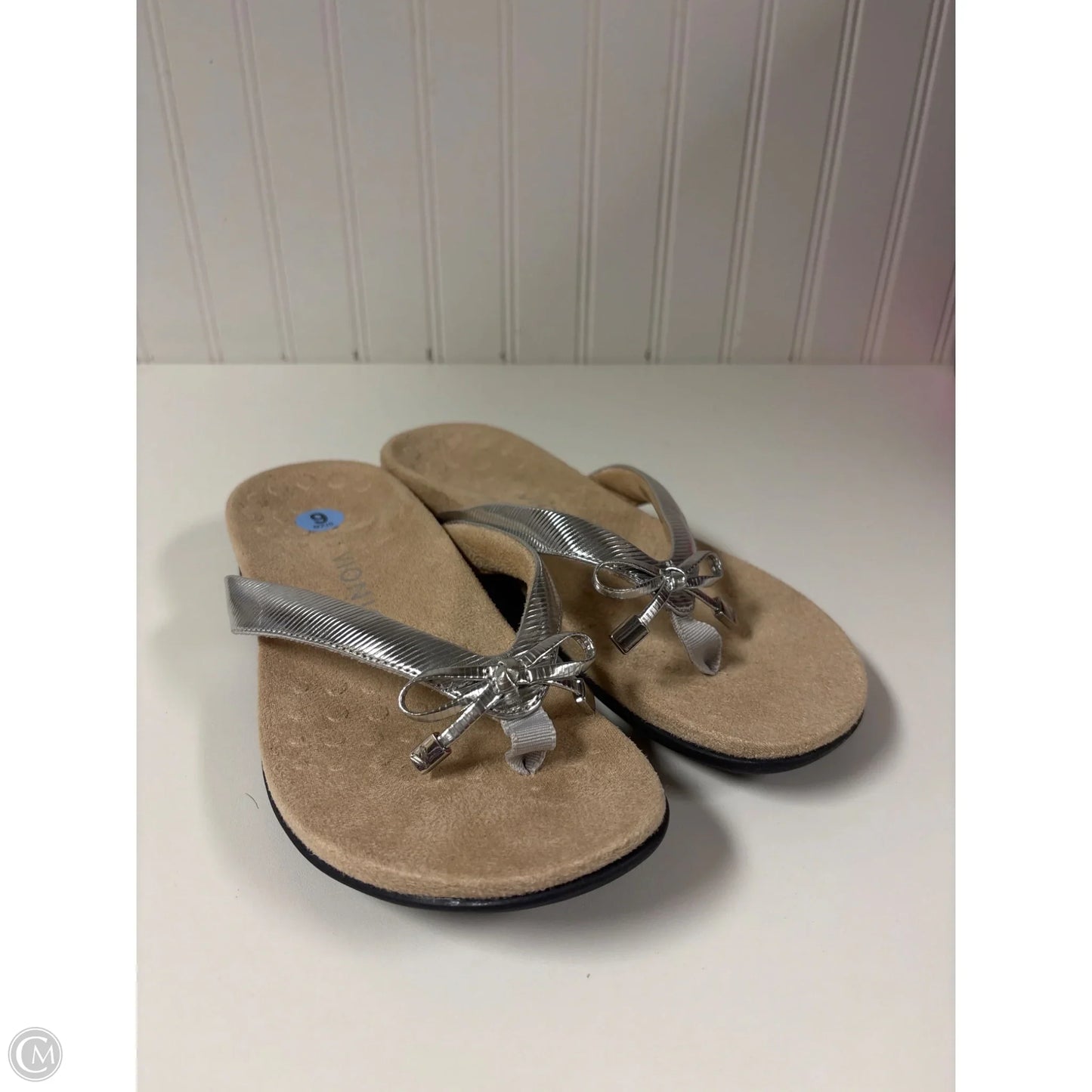 Sandals Flip Flops By Vionic In Silver, Size: 6
